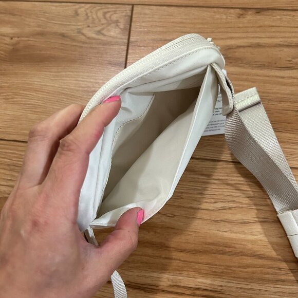 Lululemon Team Canada Future Legacy Mini Belt Bag White/Light Ivory NEW - Picture 4 of 5
